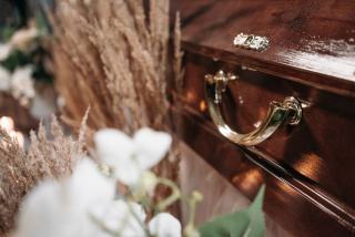 Prix du cercueil : matériaux, gammes et fourchettes de tarifs