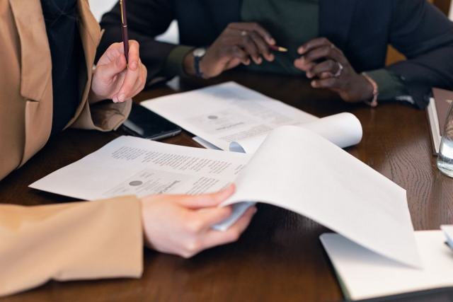 Démarches après un décès : formalités administratives, délais et organismes à contacter Démarches après un décès : formalités administratives, délais et organismes à contacter