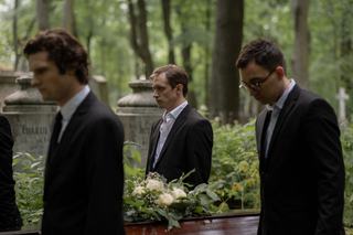 Obsèques un jour férié : ce que la loi autorise